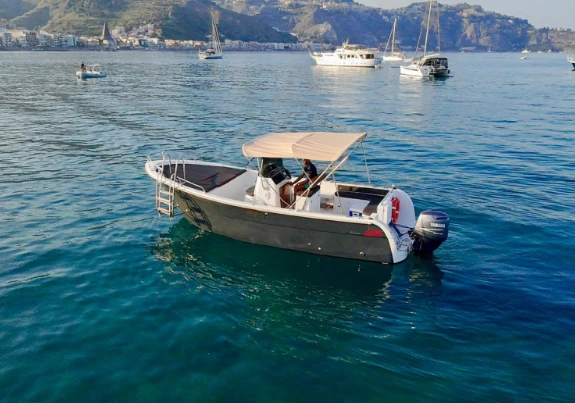 Bootverhuur Lever 750 in Giardini-Naxos via SamBoat