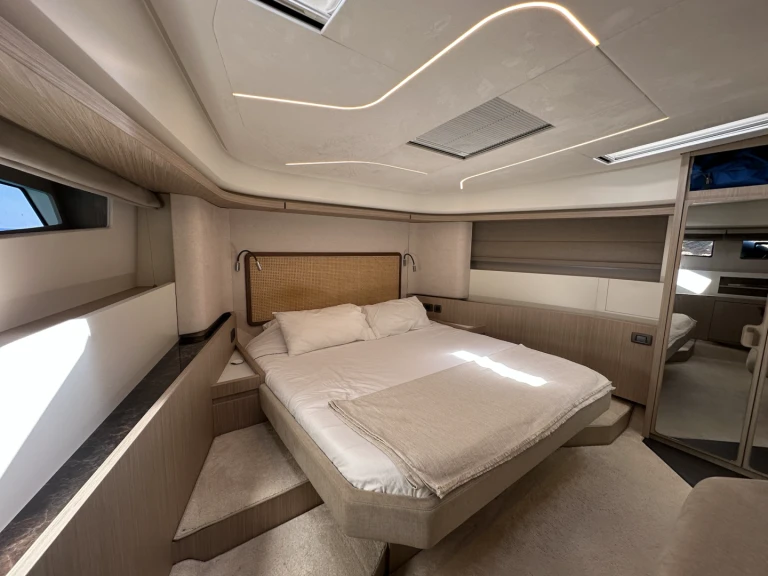 Huur een Prestige Yachts F49 in Santa Eulària des Riu