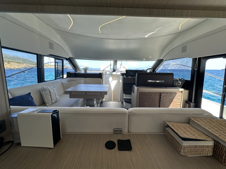 Verhuur Motorboot in Santa Eulària des Riu - Prestige Yachts F49