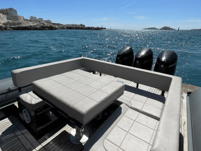 Bootverhuur Saint-Tropez goedkoop Sea Water Phantom 400  