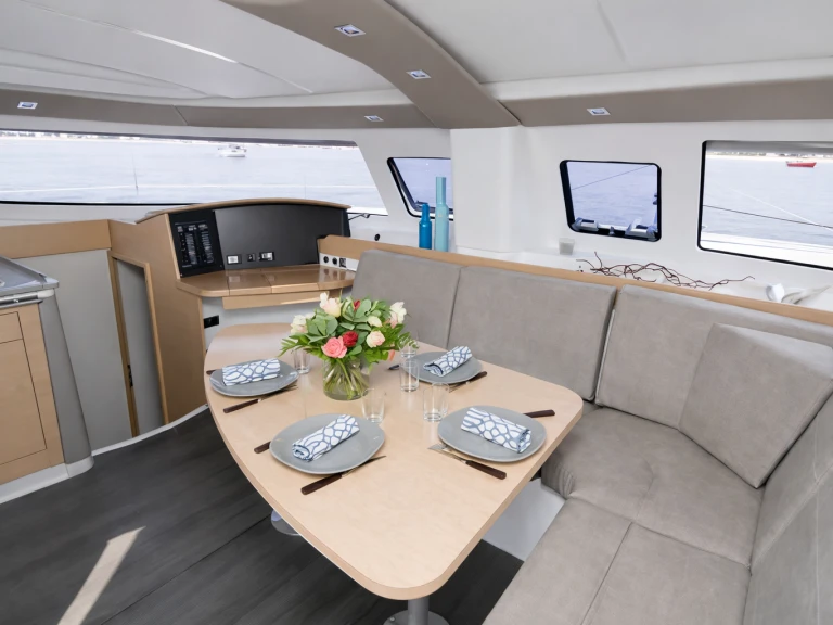 Huur een Fountaine Pajot Lipari 41 in Marseille