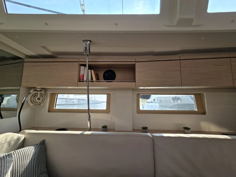 Huur een Bénéteau Oceanis 51.1 in Álimos