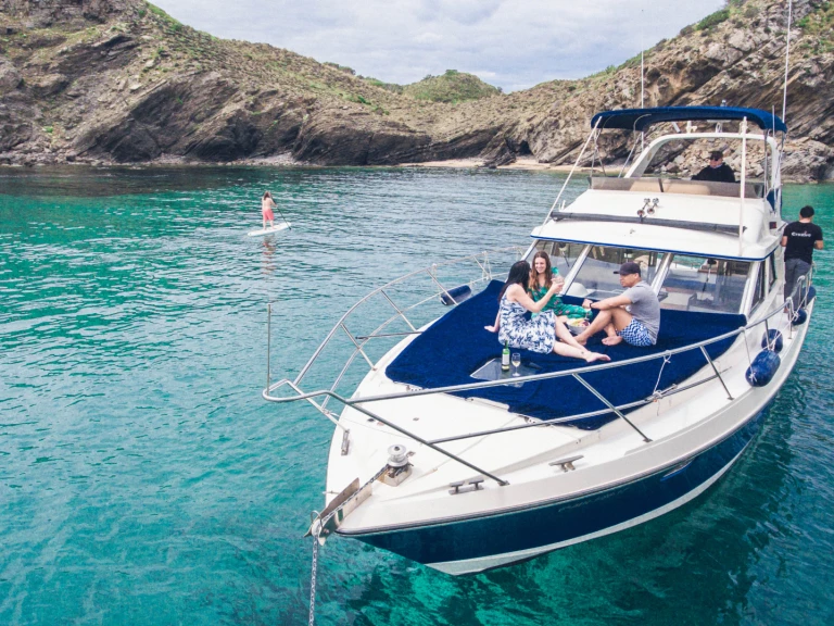 Verhuur Motorboot in Cala en Bosch - Fairline Phantom 42