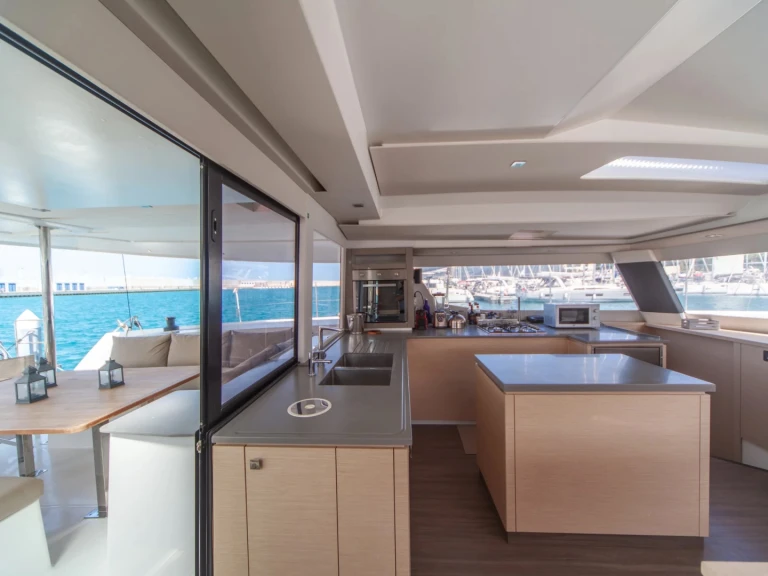 Fountaine Pajot Saba 50 te huur van particulier of professional in Capo d'Orlando