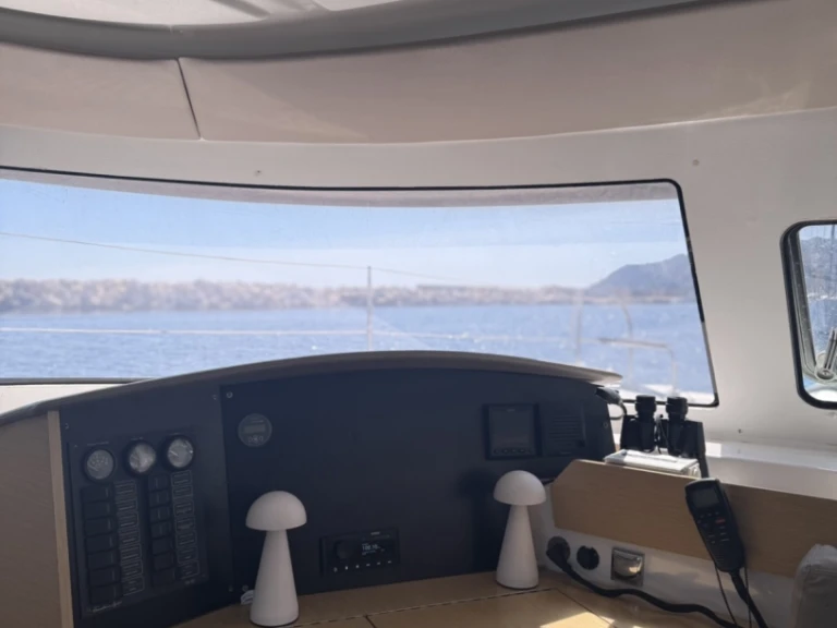 Huur een Fountaine Pajot Lipari 41 in Marseille