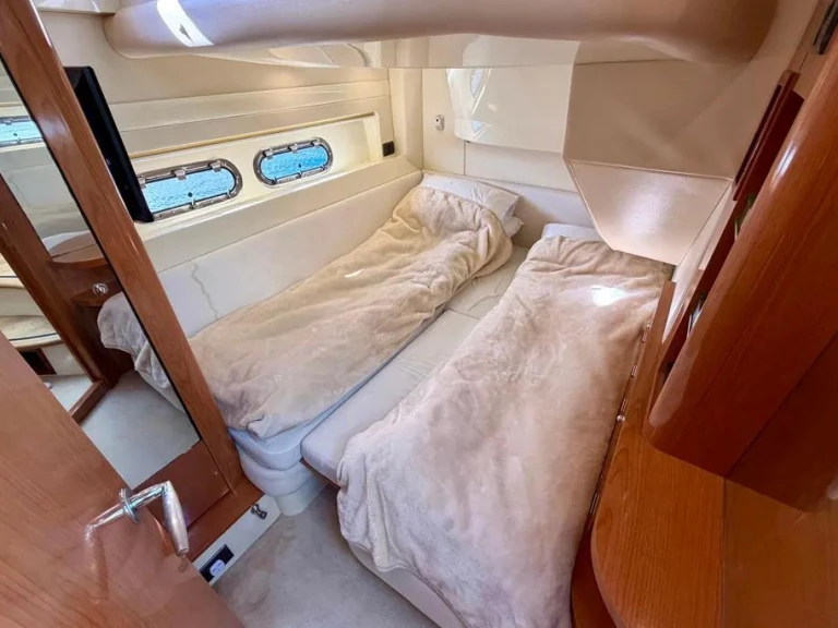 Jachthuur in Antibes - Sealine F425  via SamBoat