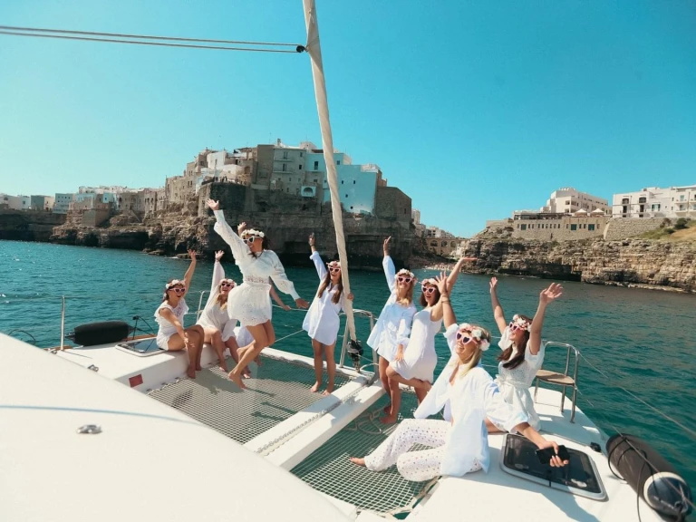 Verhuur Catamaran Lagoon met vaarbewijs