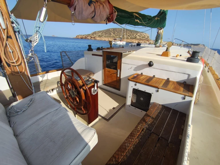 Zeilboot te huur in Sant Antoni de Portmany voor de beste prijs