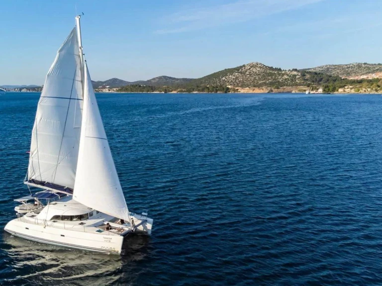 Huur een Lagoon Lagoon 380 in Cannes