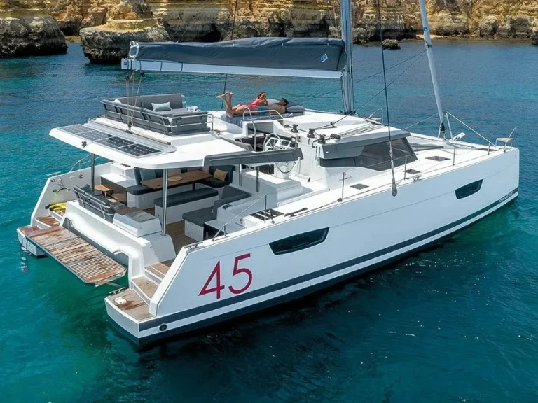 Verhuur Catamaran Fountaine Pajot met vaarbewijs