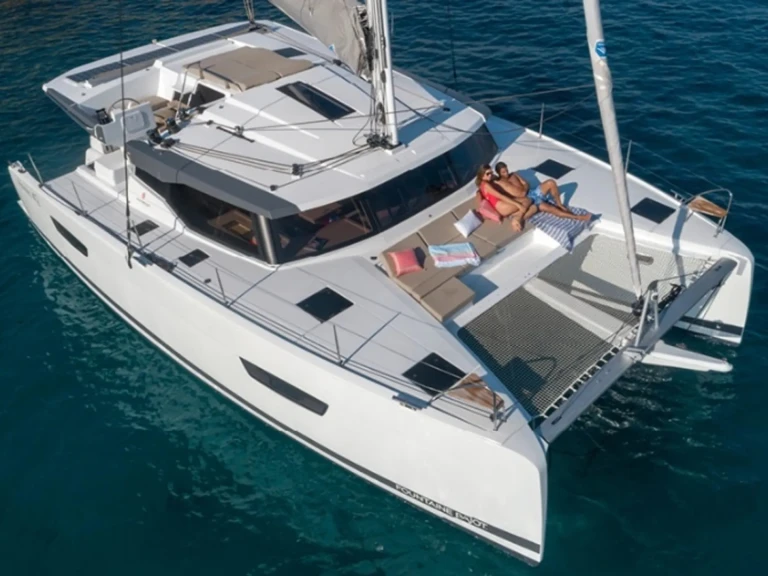 Verhuur Catamaran in Cogolin - Fountaine Pajot Astrea 42