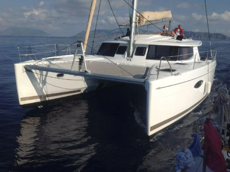 Jachthuur in Cogolin - Fountaine Pajot Helia 44 via SamBoat