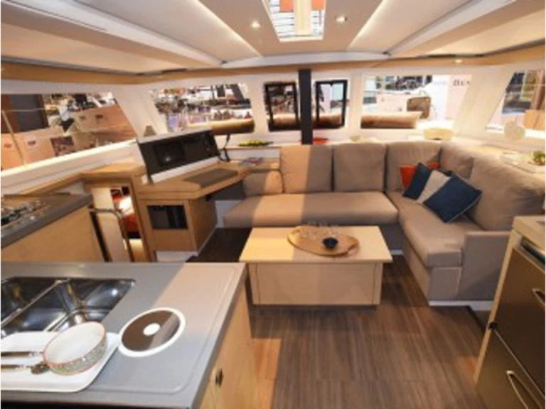 Fountaine Pajot Lucia 40 te huur van particulier of professional in Port Grimaud