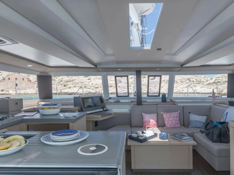 Verhuur Catamaran in Cogolin - Fountaine Pajot Astrea 42