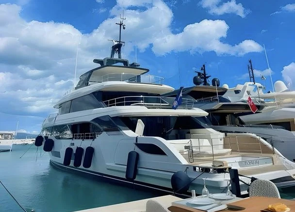 Huur een Benetti Yachts (Italie Oasis 40M in Frankrijk