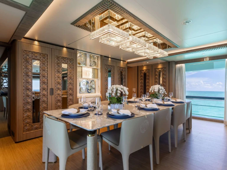 Verhuur Jacht Ferretti met vaarbewijs