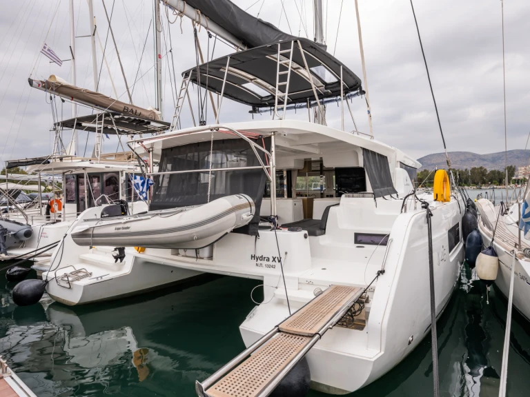 Catamaran te huur in Néa Péramos voor de beste prijs