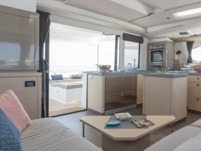 Huur een Fountaine Pajot Saona 47 in Toúrlos