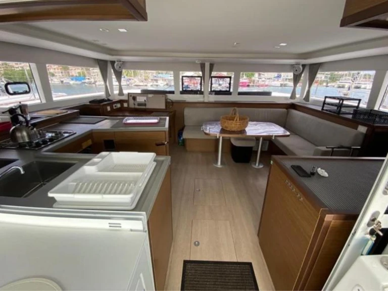 Huur een Lagoon Lagoon 450 in Figari