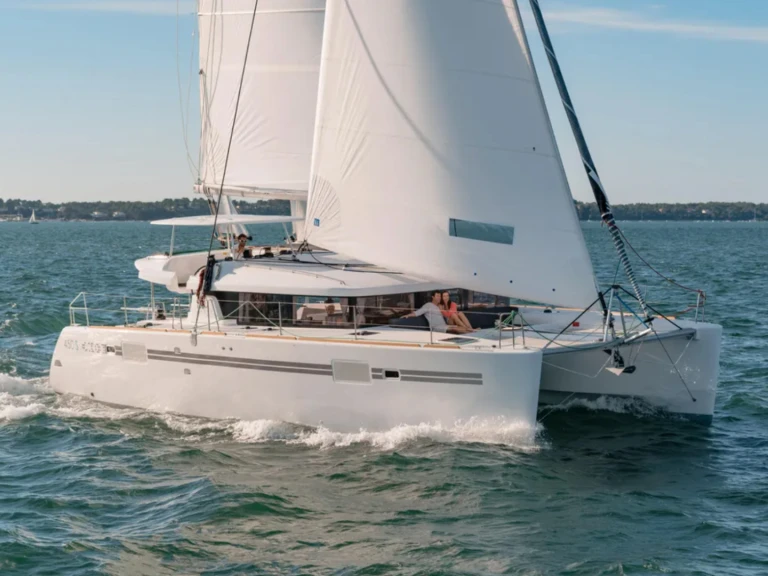 Verhuur Catamaran in Figari - Lagoon Lagoon 450