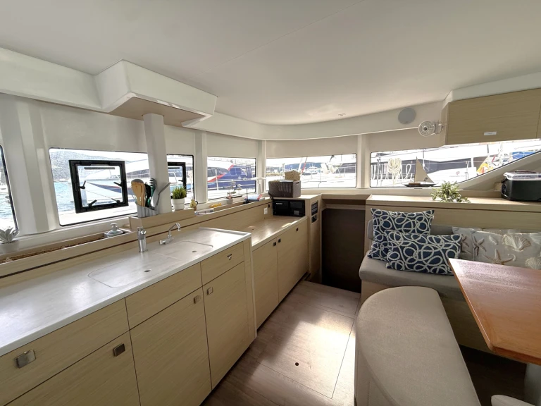 Verhuur Catamaran Lagoon met vaarbewijs