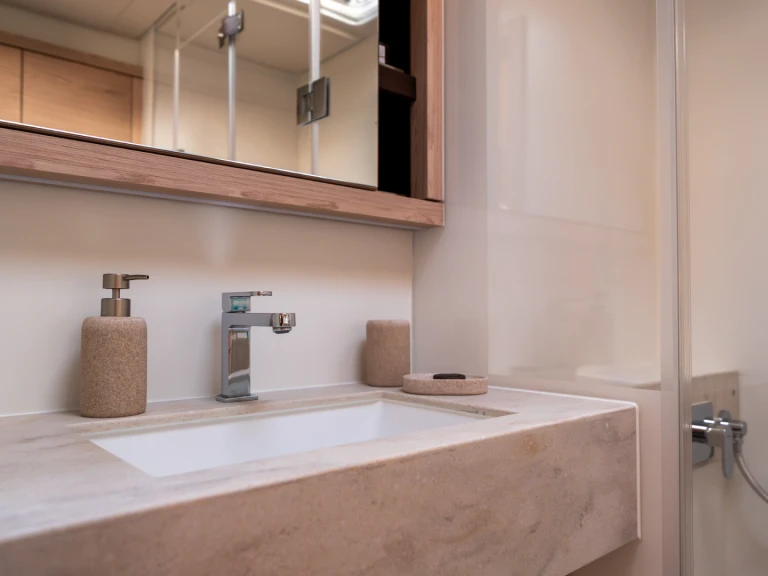 Verhuur Catamaran Lagoon met vaarbewijs