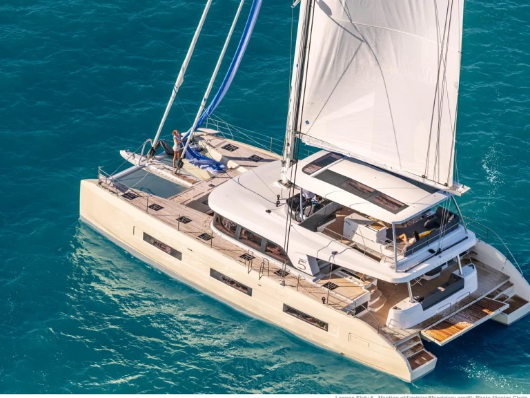 Catamaran te huur in Castellammare del Golfo voor de beste prijs