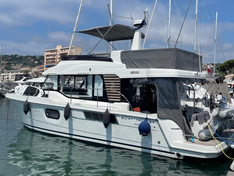 Huur een Bénéteau Swift Trawler 41 Fly in Golfe-Juan