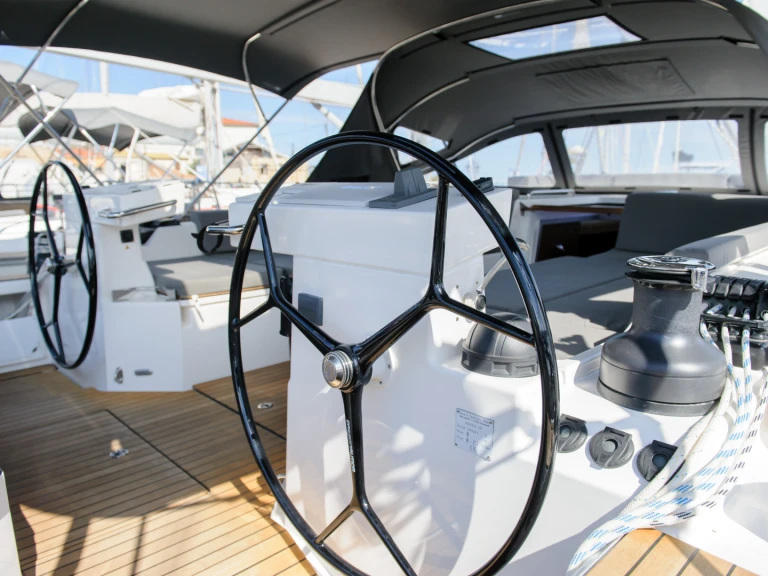 Huur een Bavaria Bavaria C57 in Néa Péramos