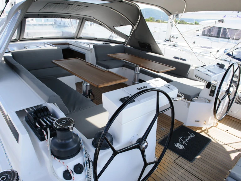 Bootverhuur Néa Péramos goedkoop Bavaria C57