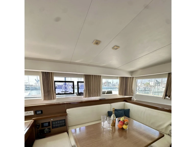 Verhuur Catamaran Lagoon met vaarbewijs