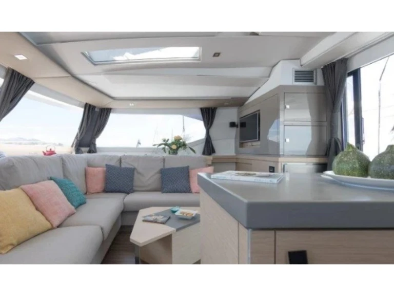 Huur een Fountaine Pajot Saona 47 in Álimos