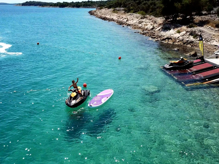 Jet Ski te huur in Jezera voor de beste prijs