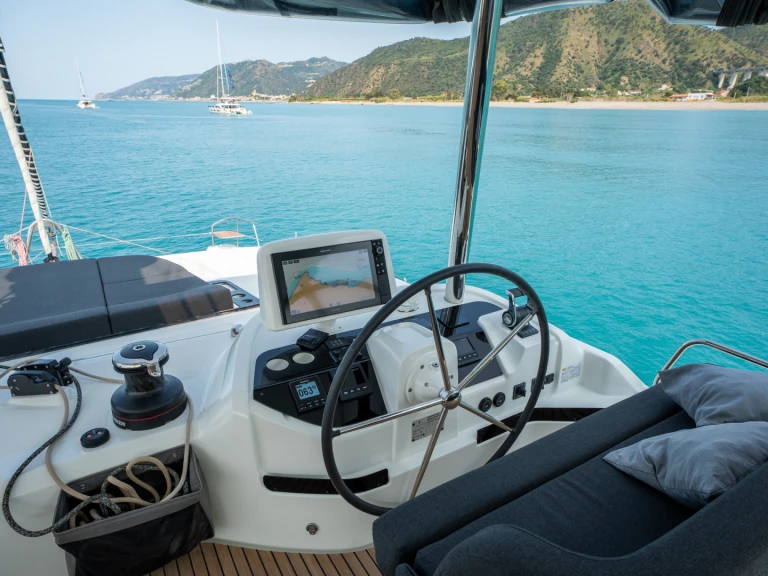 Catamaran te huur in Castellammare del Golfo voor de beste prijs
