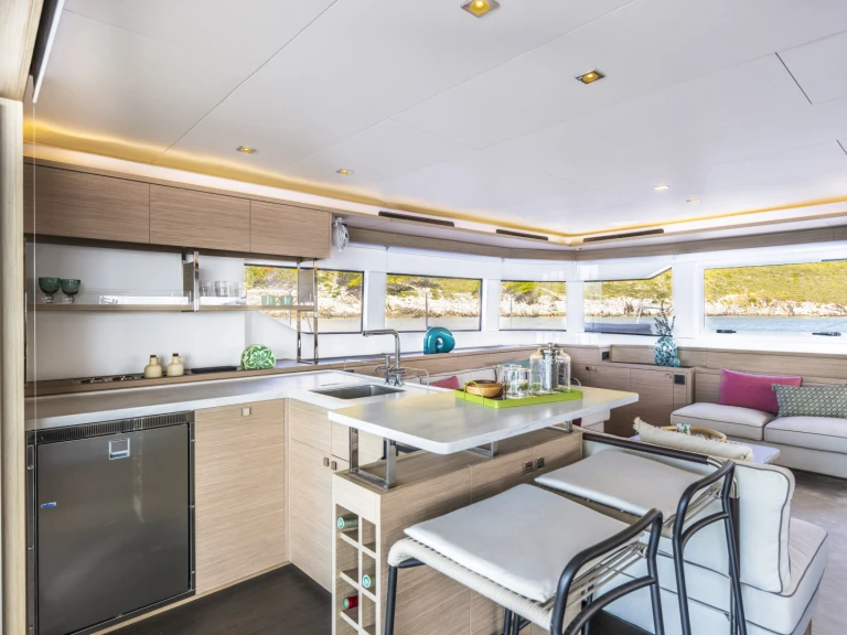 Bootverhuur Lagoon Lagoon 60 in Salerno via SamBoat