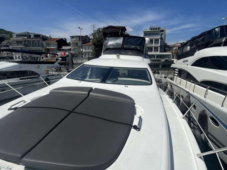 Huur een Azimut Absolute 43 Fly in Beşiktaş