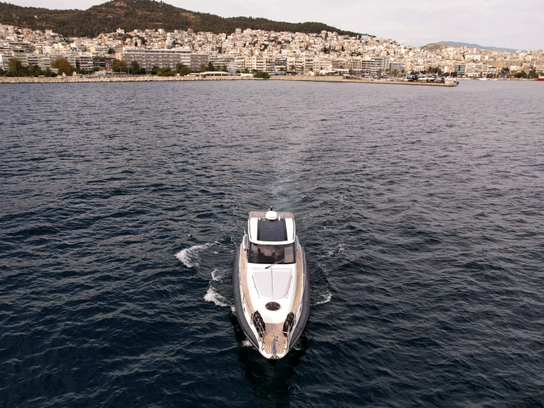 Huur een Dromor Commander 40 in Kavála