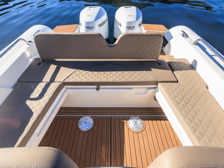 RIB te huur in Ajaccio voor de beste prijs