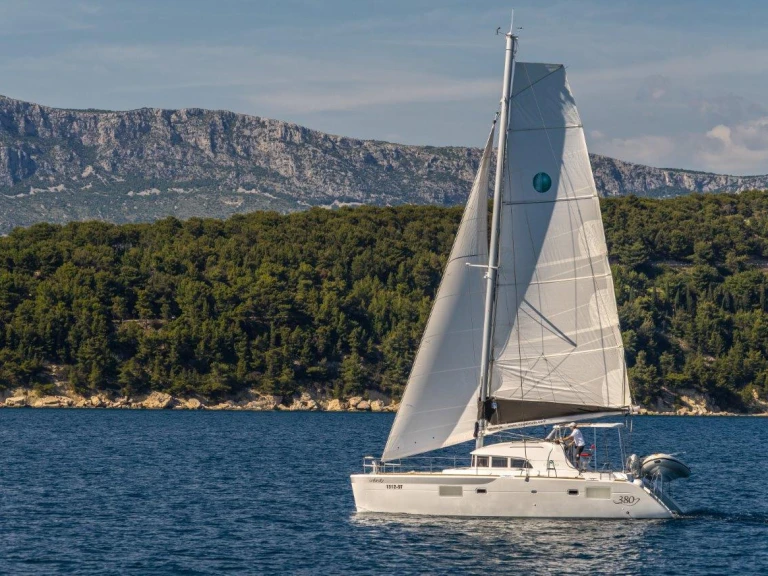 Huur Catamaran met of zonder schipper Lagoon in Biograd na Moru