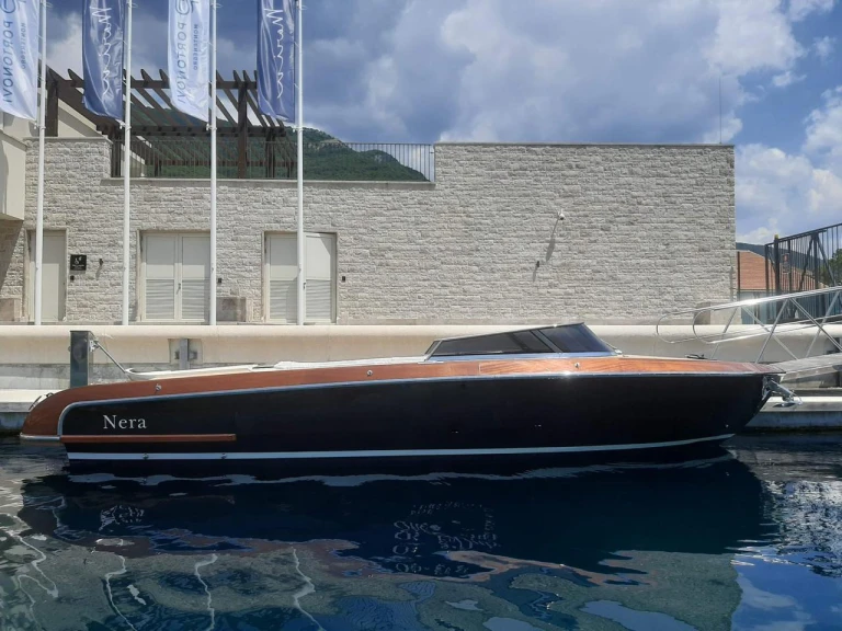 Motorboot te huur in Portonovi voor de beste prijs