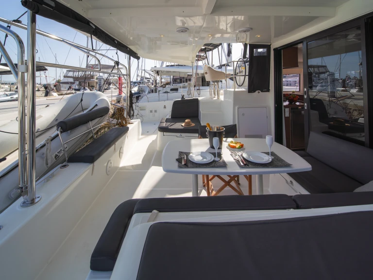 Bootverhuur Álimos goedkoop Lagoon 42