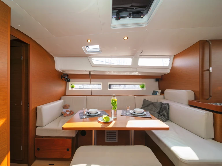 Bootverhuur Jeanneau Sun Odyssey 490 in Álimos via SamBoat