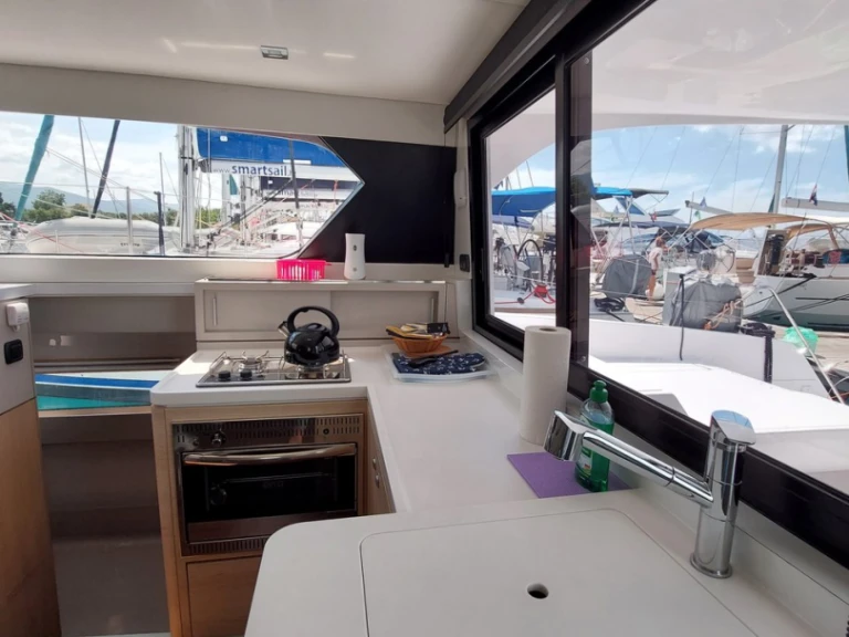 Huur Catamaran met of zonder schipper Aventura in Biograd na Moru