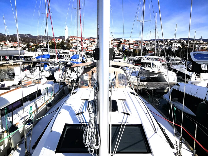 Huur een Elan Impression 45 in Biograd na Moru