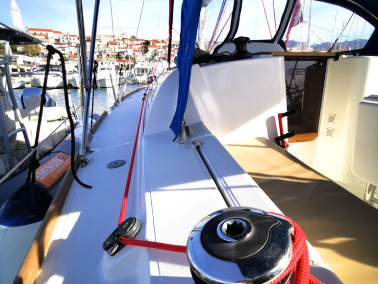 Verhuur Zeilboot in Biograd na Moru - Jeanneau Sun Odyssey 33i