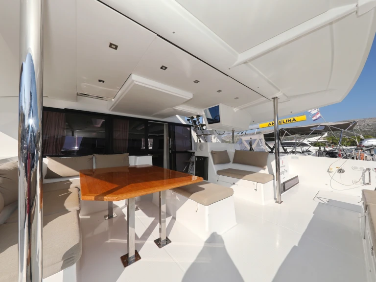 Verhuur Catamaran Fountaine Pajot met vaarbewijs