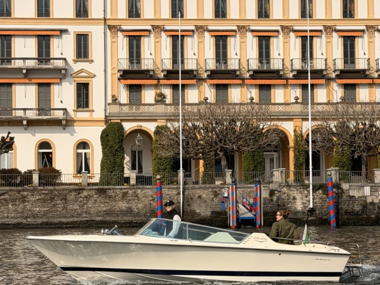 Motorboot te huur in Como (City) voor de beste prijs