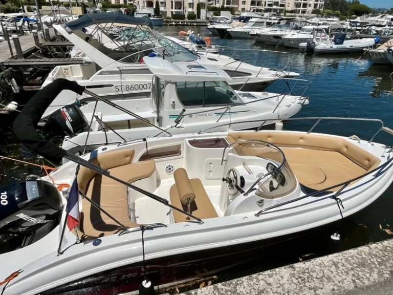Verhuur Motorboot Cantiere Nautico Trimarchi met vaarbewijs