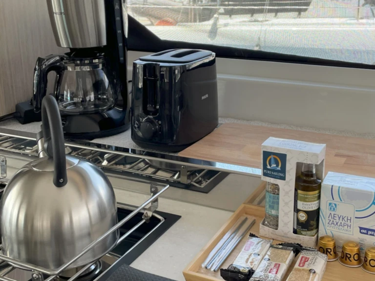 Bootverhuur Plataniás goedkoop Lagoon 46