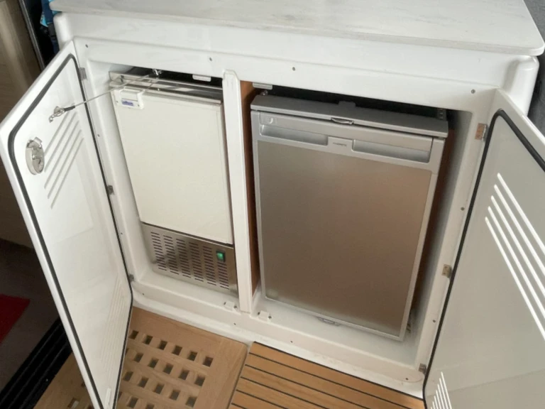 Bootverhuur Plataniás goedkoop Lagoon 46